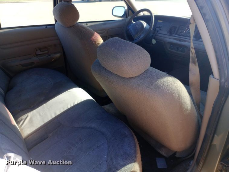 image for item DH1491 2000 Ford  Crown Victoria Police Interceptor 