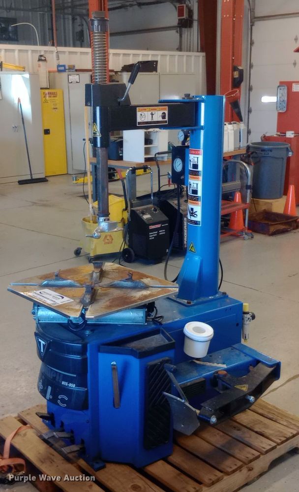 image for item DH1497 2021 Triumph NTC-950 tire machine