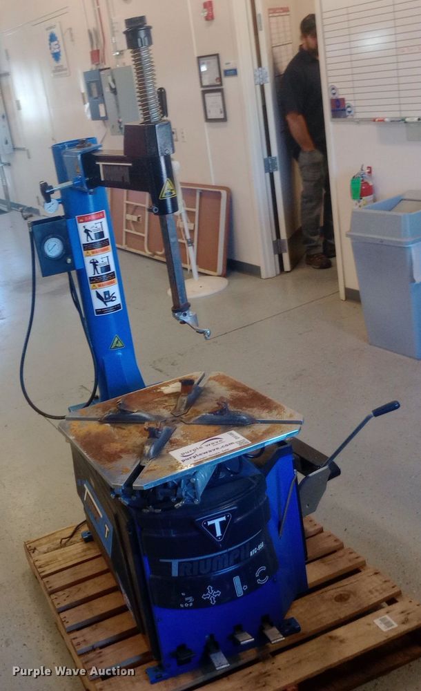 image for item DH1497 2021 Triumph NTC-950 tire machine