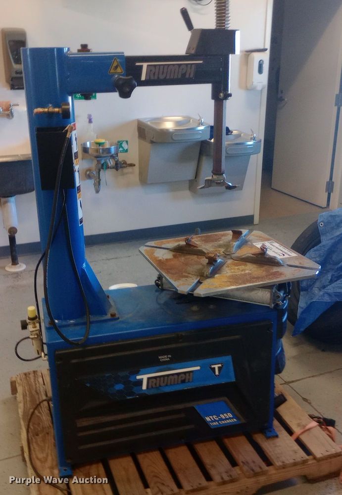 image for item DH1497 2021 Triumph NTC-950 tire machine