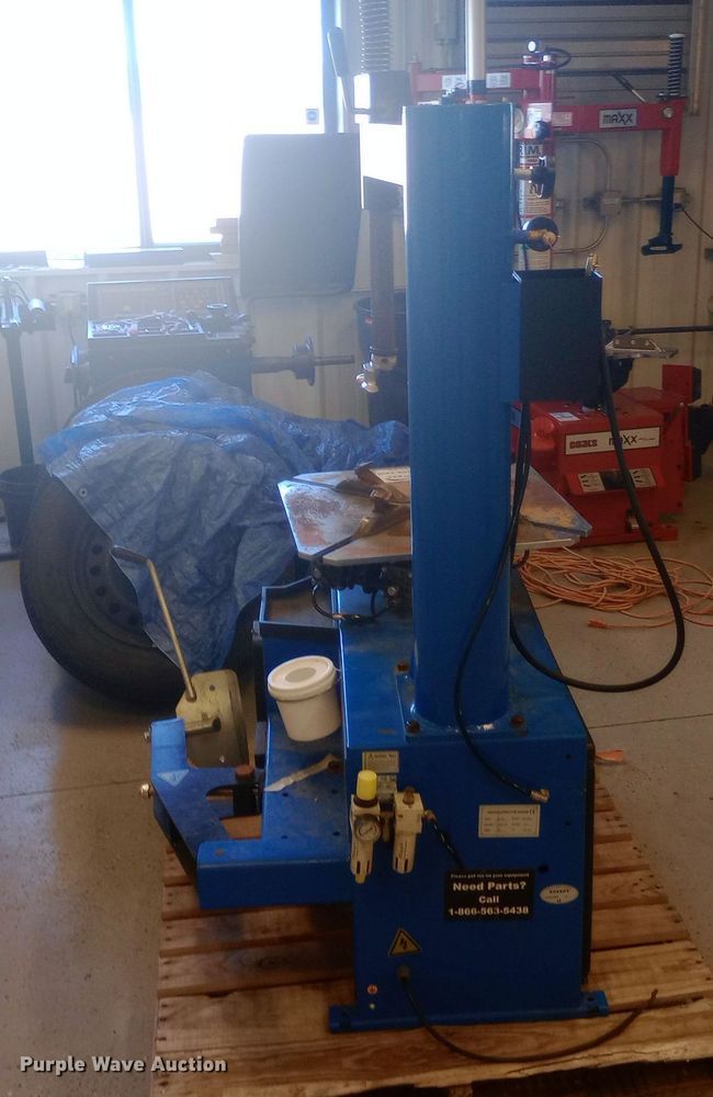 image for item DH1497 2021 Triumph NTC-950 tire machine