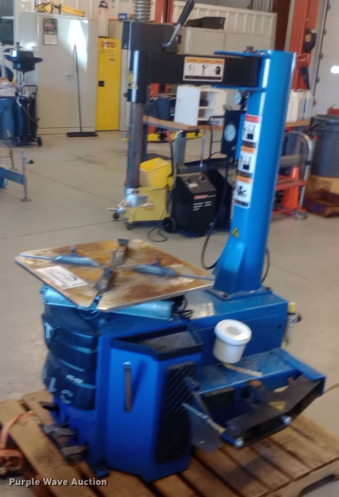 image for item DH1497 2021 Triumph NTC-950 tire machine