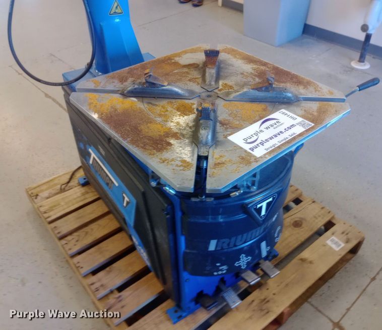 image for item DH1497 2021 Triumph NTC-950 tire machine