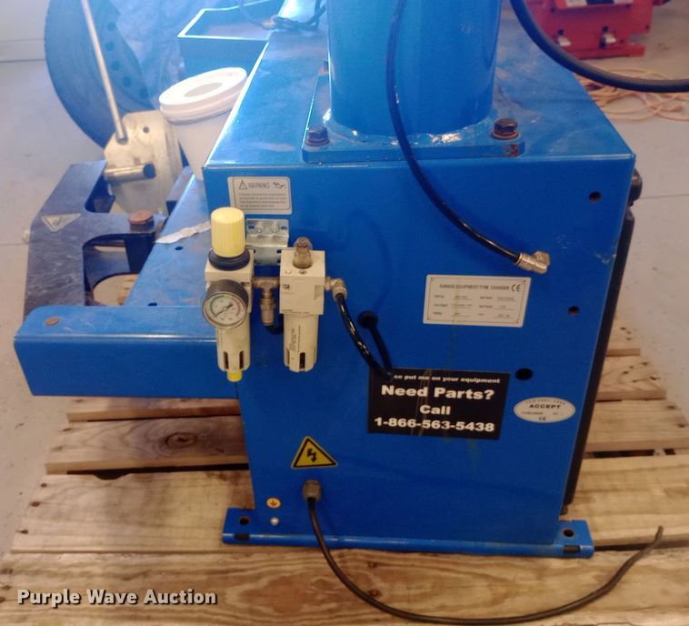 image for item DH1497 2021 Triumph NTC-950 tire machine