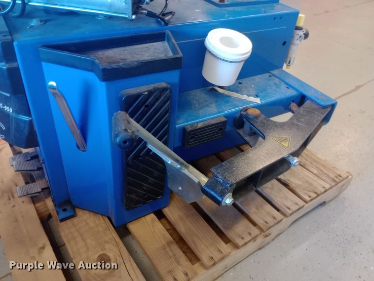 image for item DH1497 2021 Triumph NTC-950 tire machine