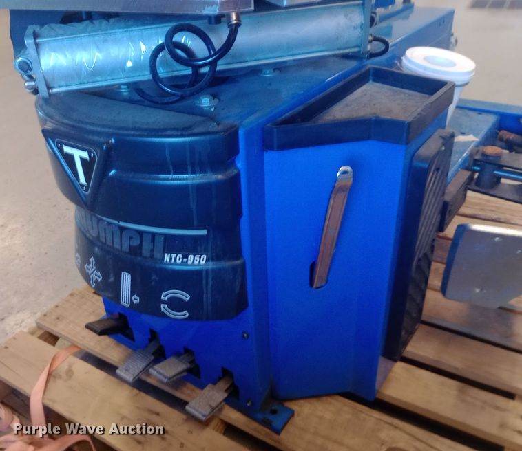 image for item DH1497 2021 Triumph NTC-950 tire machine