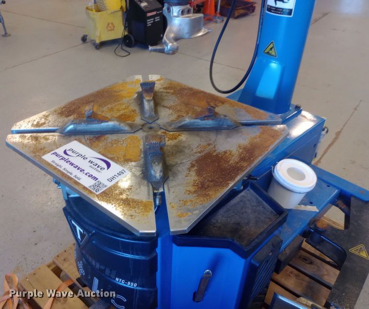 image for item DH1497 2021 Triumph NTC-950 tire machine