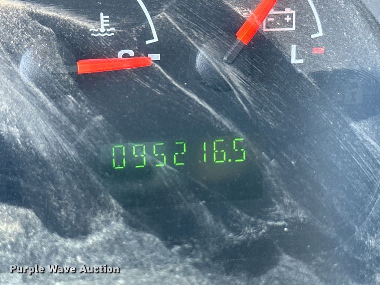 image for item DL0472 2006 Ford E450 Super Duty shuttle bus