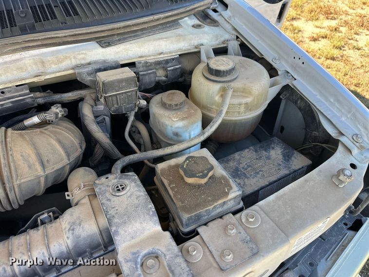 image for item DL0472 2006 Ford E450 Super Duty shuttle bus