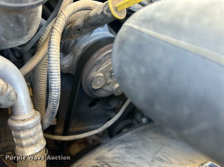 image for item DL0472 2006 Ford E450 Super Duty shuttle bus