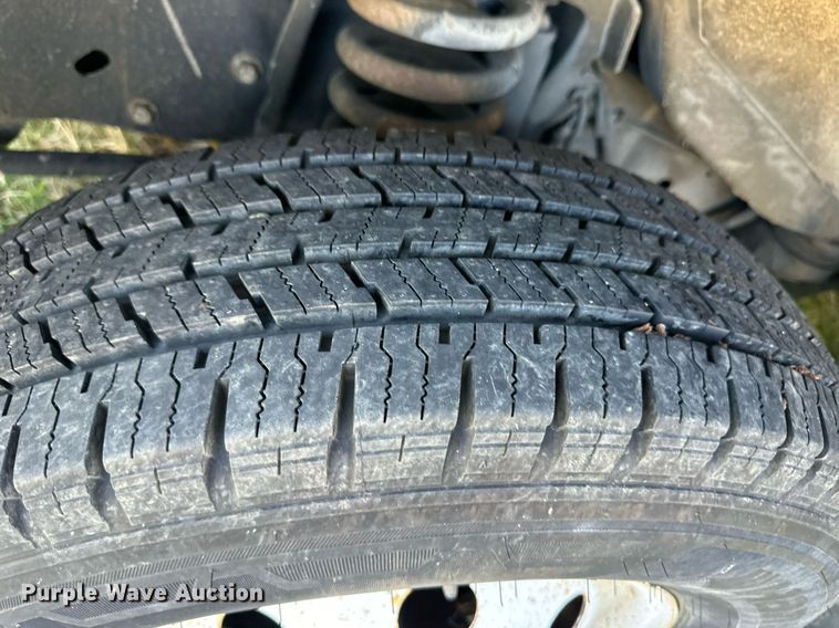 image for item DL0472 2006 Ford E450 Super Duty shuttle bus