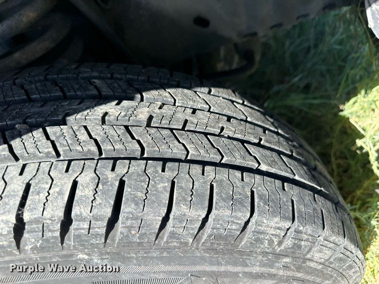 image for item DL0472 2006 Ford E450 Super Duty shuttle bus