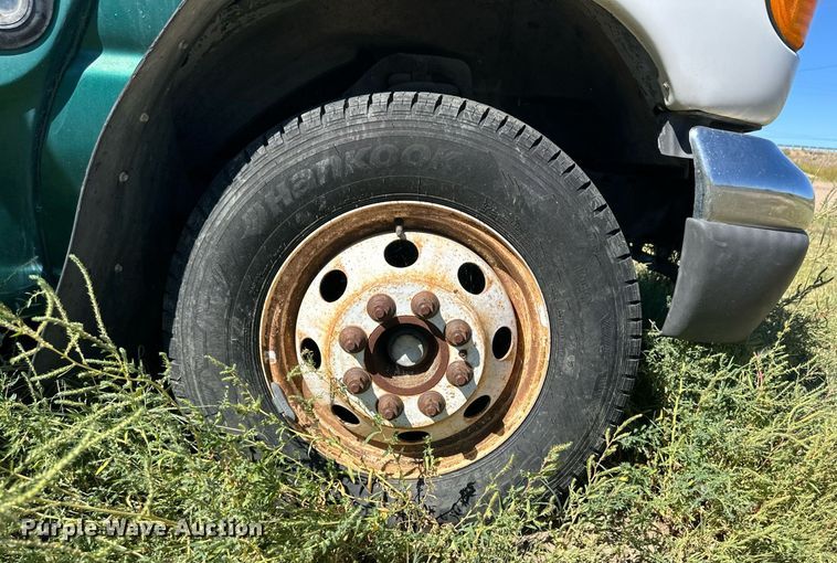 image for item DL0472 2006 Ford E450 Super Duty shuttle bus