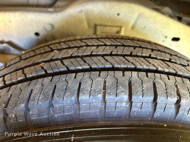 image for item DL0472 2006 Ford E450 Super Duty shuttle bus