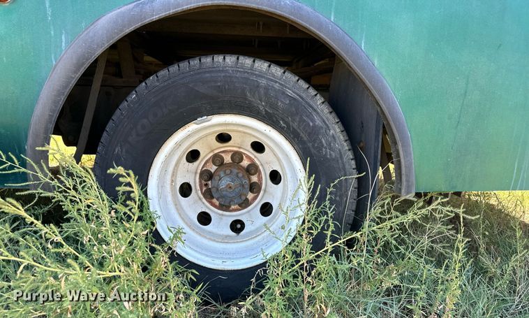 image for item DL0472 2006 Ford E450 Super Duty shuttle bus