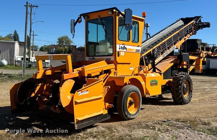 image for item DN0801 2011 LeeBoy 3000 windrow elevator