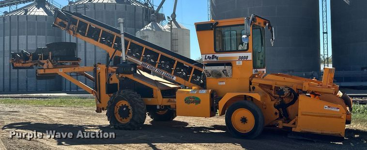 image for item DN0801 2011 LeeBoy 3000 windrow elevator