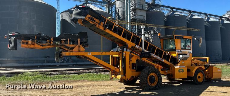 image for item DN0801 2011 LeeBoy 3000 windrow elevator