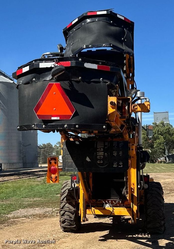 image for item DN0801 2011 LeeBoy 3000 windrow elevator