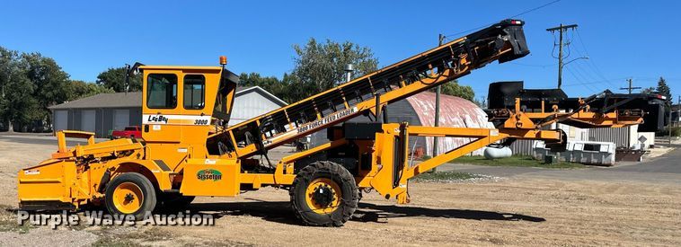 image for item DN0801 2011 LeeBoy 3000 windrow elevator