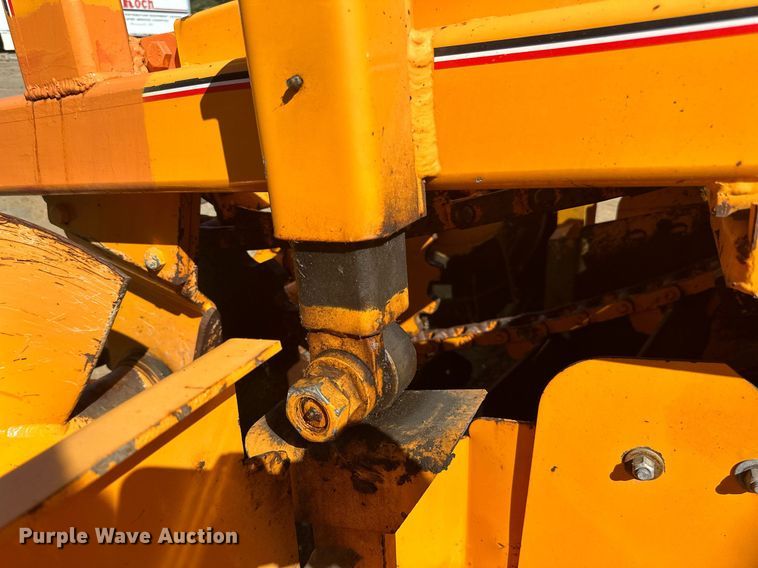 image for item DN0801 2011 LeeBoy 3000 windrow elevator