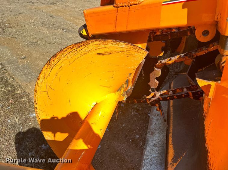 image for item DN0801 2011 LeeBoy 3000 windrow elevator