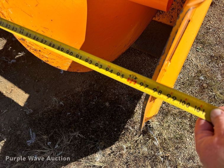 image for item DN0801 2011 LeeBoy 3000 windrow elevator