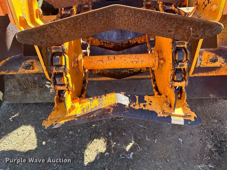 image for item DN0801 2011 LeeBoy 3000 windrow elevator