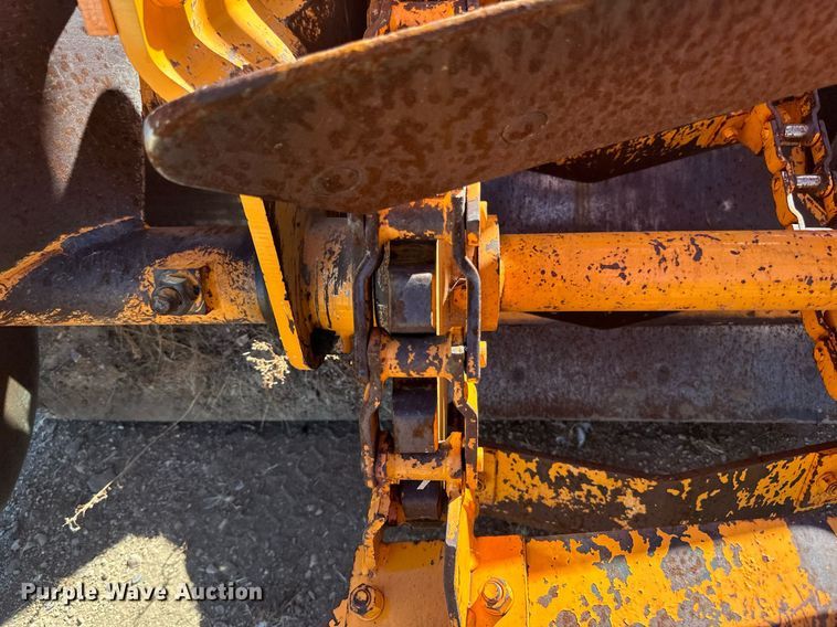 image for item DN0801 2011 LeeBoy 3000 windrow elevator