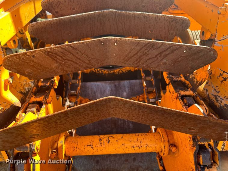 image for item DN0801 2011 LeeBoy 3000 windrow elevator