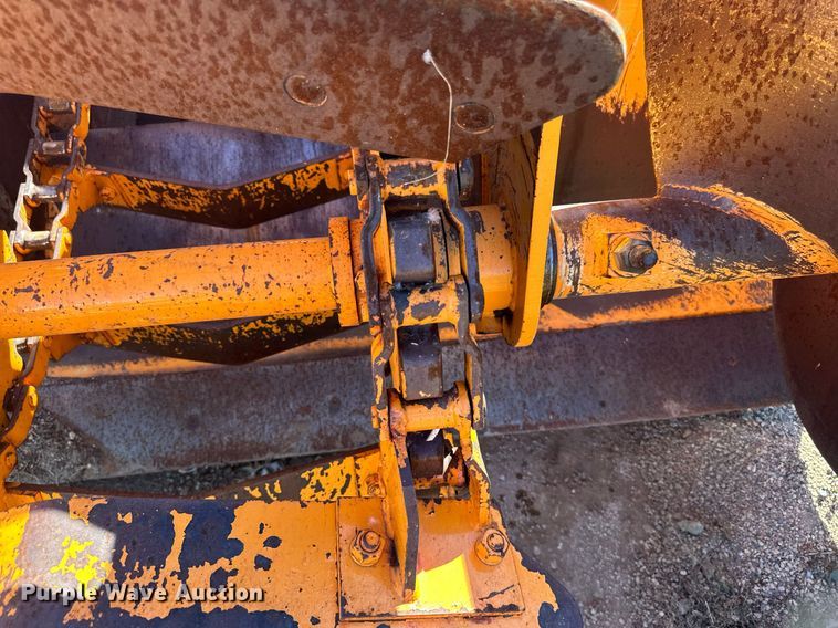 image for item DN0801 2011 LeeBoy 3000 windrow elevator