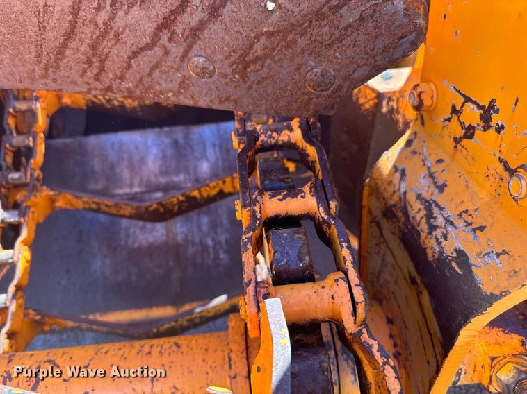 image for item DN0801 2011 LeeBoy 3000 windrow elevator