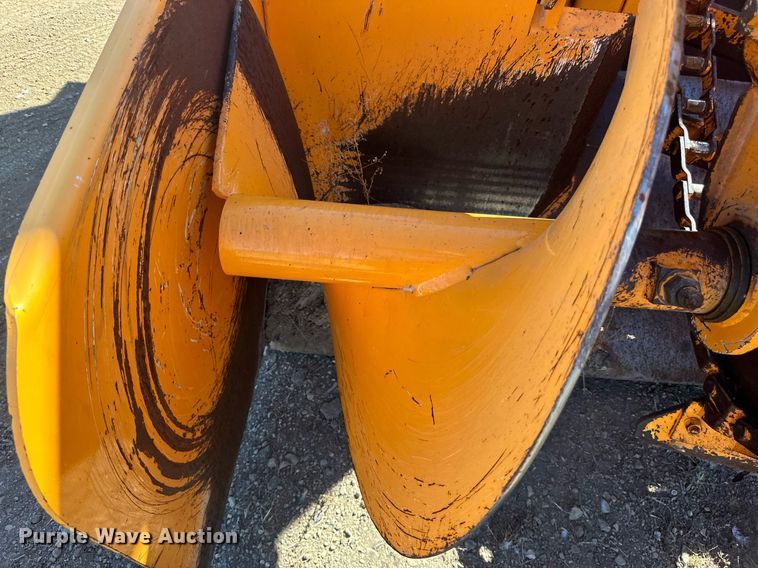 image for item DN0801 2011 LeeBoy 3000 windrow elevator