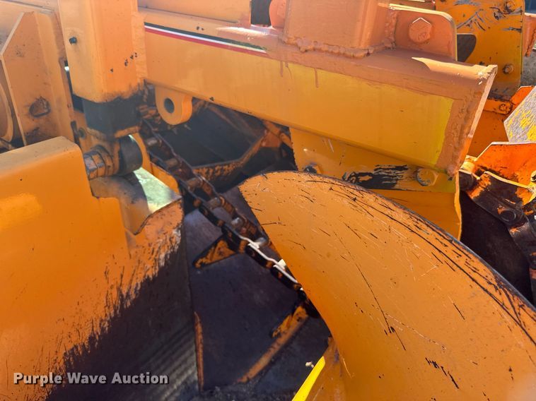 image for item DN0801 2011 LeeBoy 3000 windrow elevator