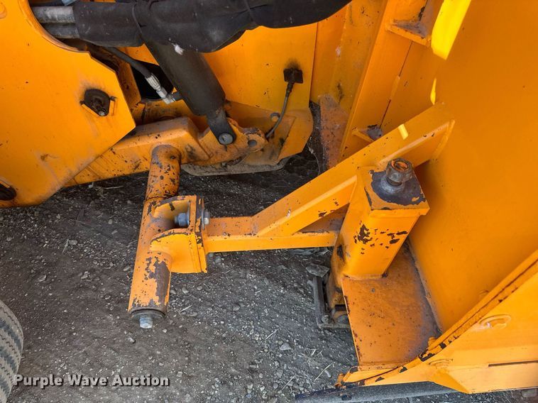 image for item DN0801 2011 LeeBoy 3000 windrow elevator