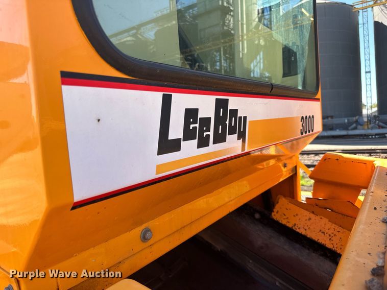 image for item DN0801 2011 LeeBoy 3000 windrow elevator
