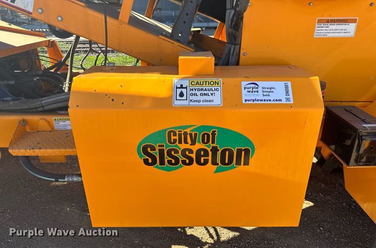 image for item DN0801 2011 LeeBoy 3000 windrow elevator