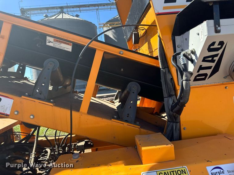 image for item DN0801 2011 LeeBoy 3000 windrow elevator