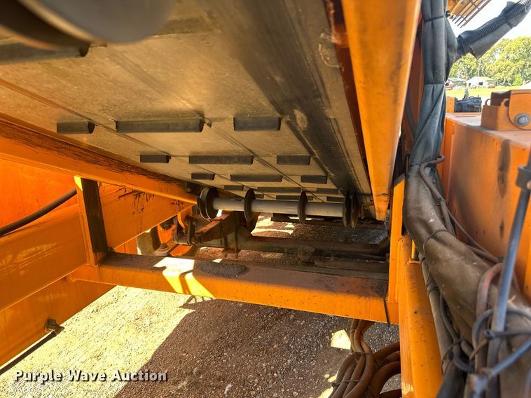 image for item DN0801 2011 LeeBoy 3000 windrow elevator