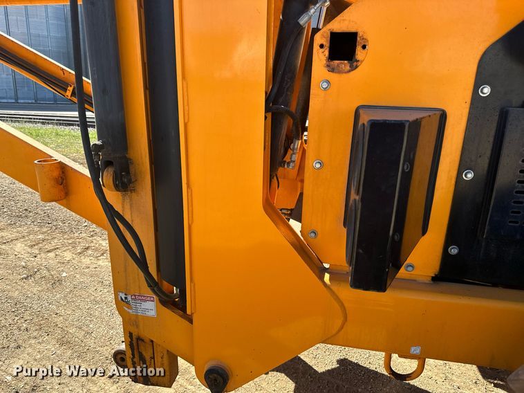 image for item DN0801 2011 LeeBoy 3000 windrow elevator