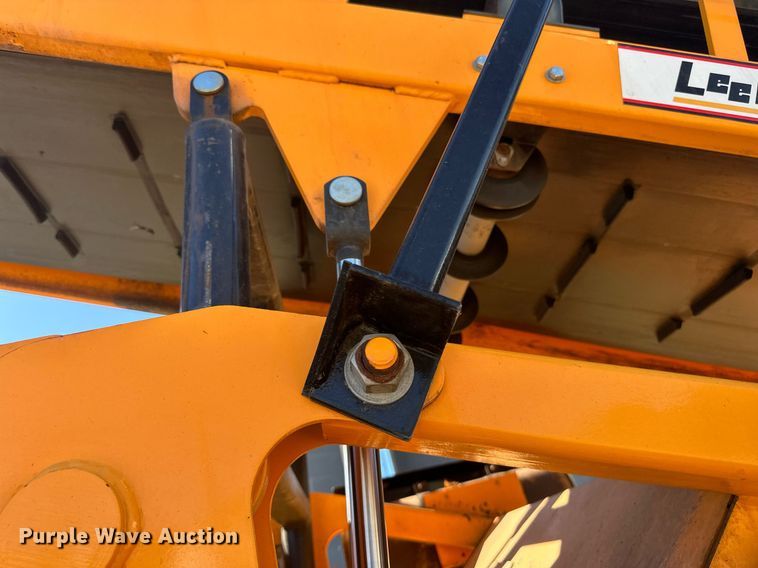 image for item DN0801 2011 LeeBoy 3000 windrow elevator