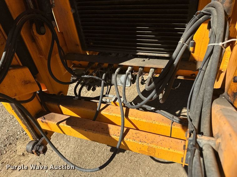 image for item DN0801 2011 LeeBoy 3000 windrow elevator