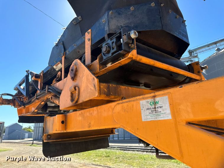 image for item DN0801 2011 LeeBoy 3000 windrow elevator