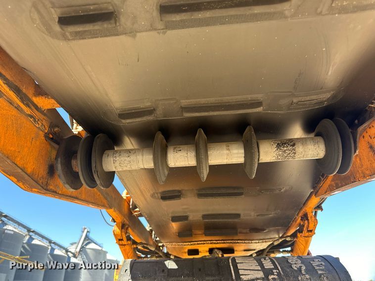 image for item DN0801 2011 LeeBoy 3000 windrow elevator