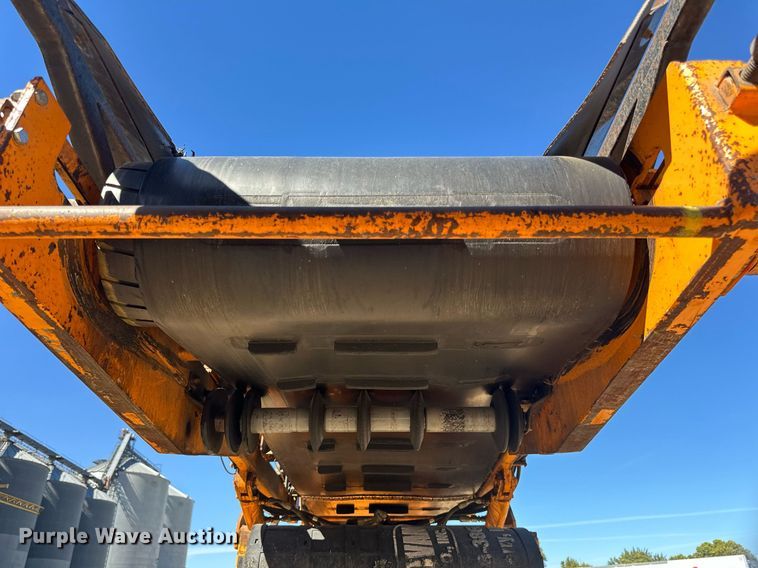 image for item DN0801 2011 LeeBoy 3000 windrow elevator