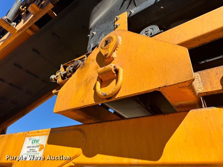 image for item DN0801 2011 LeeBoy 3000 windrow elevator