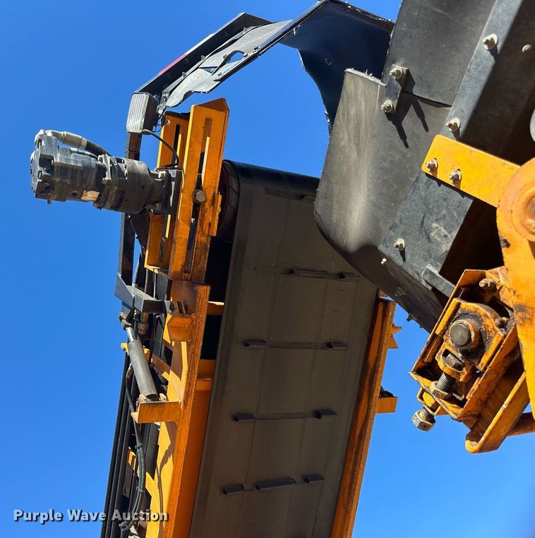 image for item DN0801 2011 LeeBoy 3000 windrow elevator