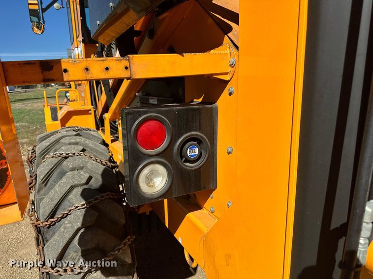 image for item DN0801 2011 LeeBoy 3000 windrow elevator