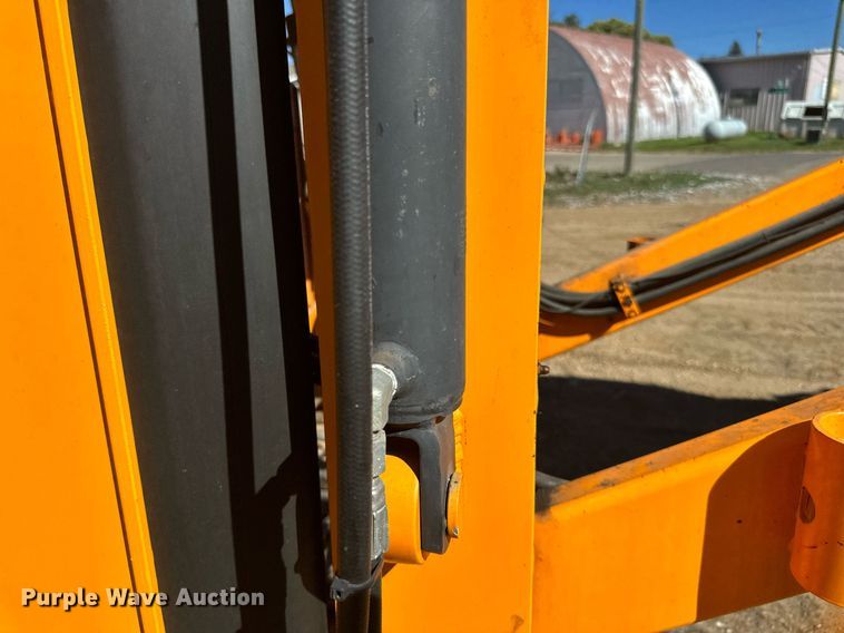 image for item DN0801 2011 LeeBoy 3000 windrow elevator