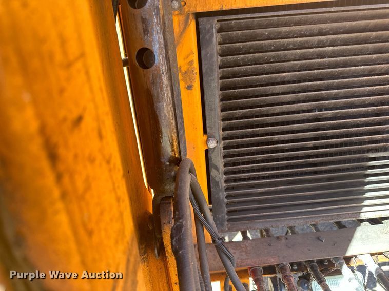 image for item DN0801 2011 LeeBoy 3000 windrow elevator